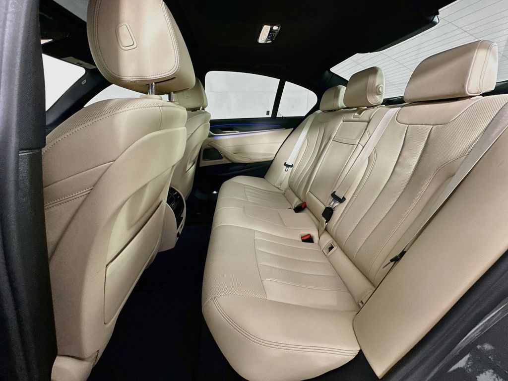Thumbnail: 2022 BMW 5 Series - 13