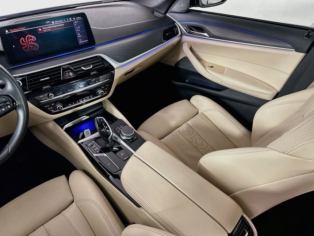 Thumbnail: 2022 BMW 5 Series - 14