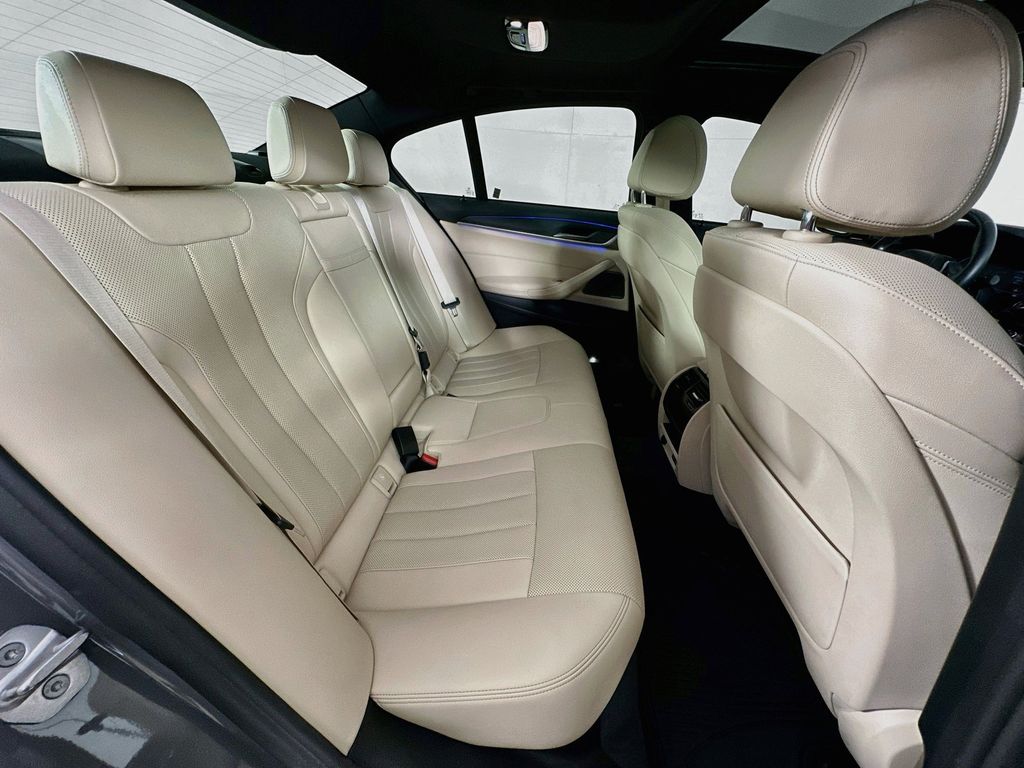 Thumbnail: 2022 BMW 5 Series - 33