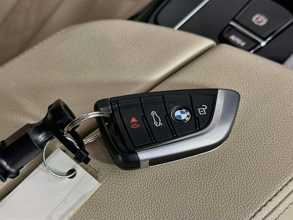 Thumbnail: 2022 BMW 5 Series - 22