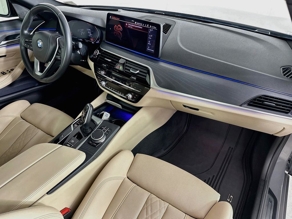 Thumbnail: 2022 BMW 5 Series - 34