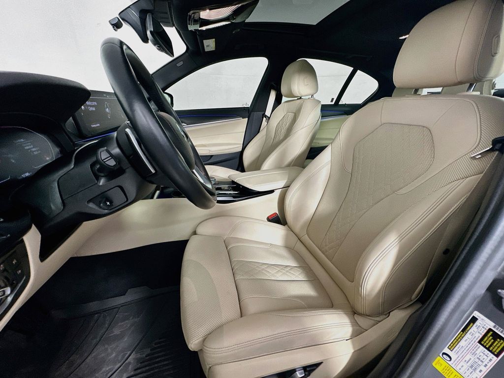 Thumbnail: 2022 BMW 5 Series - 11