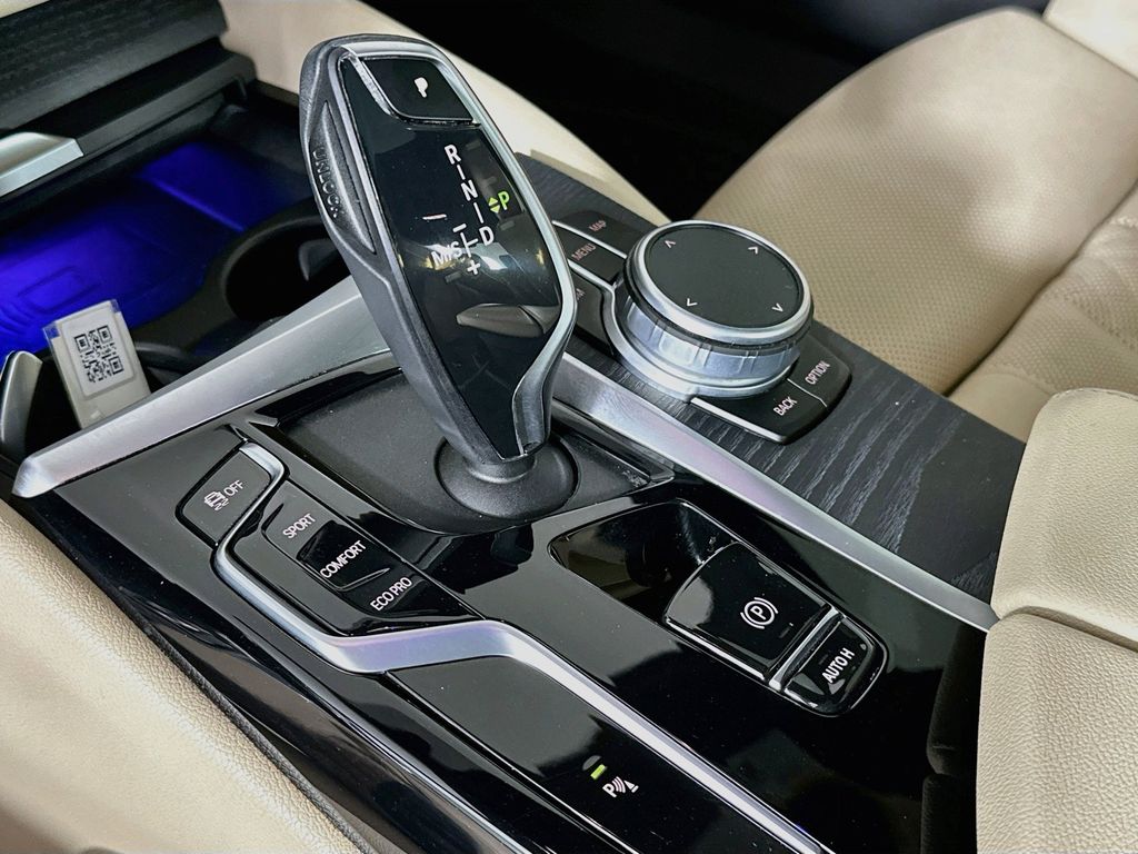 Thumbnail: 2022 BMW 5 Series - 17