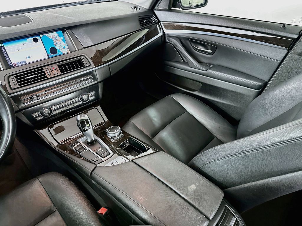 Thumbnail: 2015 BMW 5 Series - 13