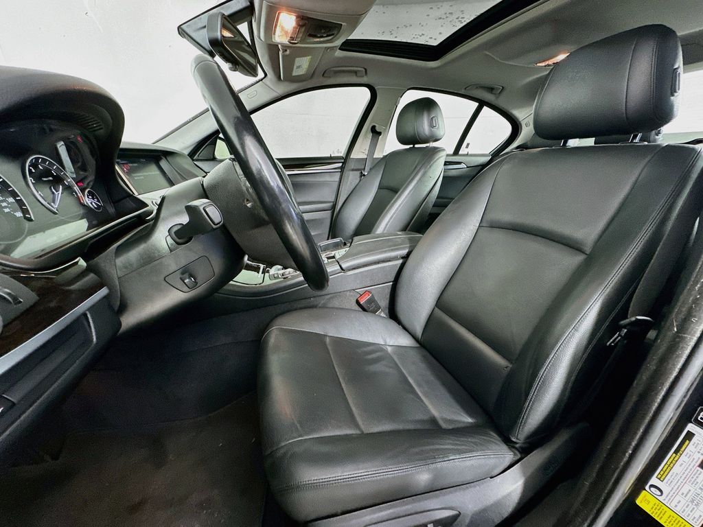 Thumbnail: 2015 BMW 5 Series - 10