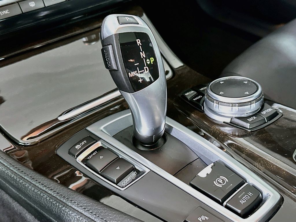 Thumbnail: 2015 BMW 5 Series - 16