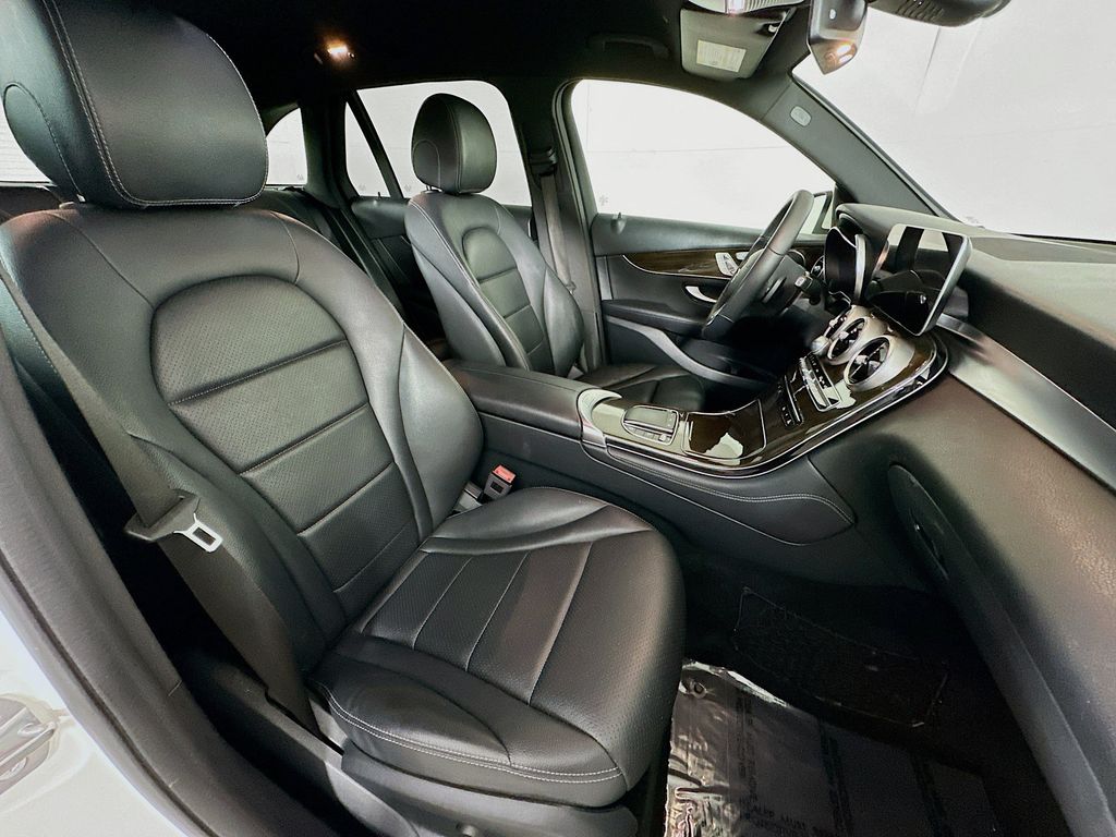 Thumbnail: 2020 Mercedes-Benz GLC - 12