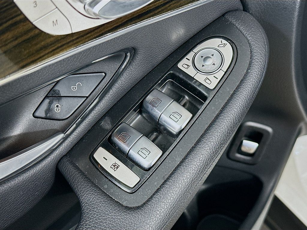 Thumbnail: 2020 Mercedes-Benz GLC - 29