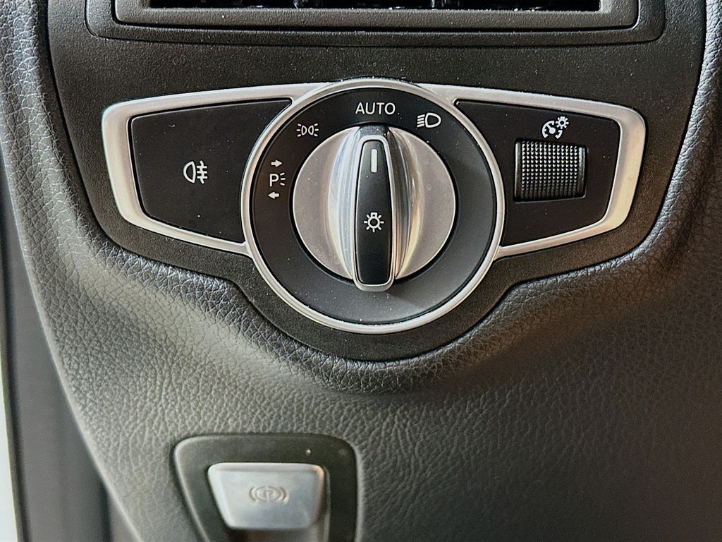 Thumbnail: 2020 Mercedes-Benz GLC - 27