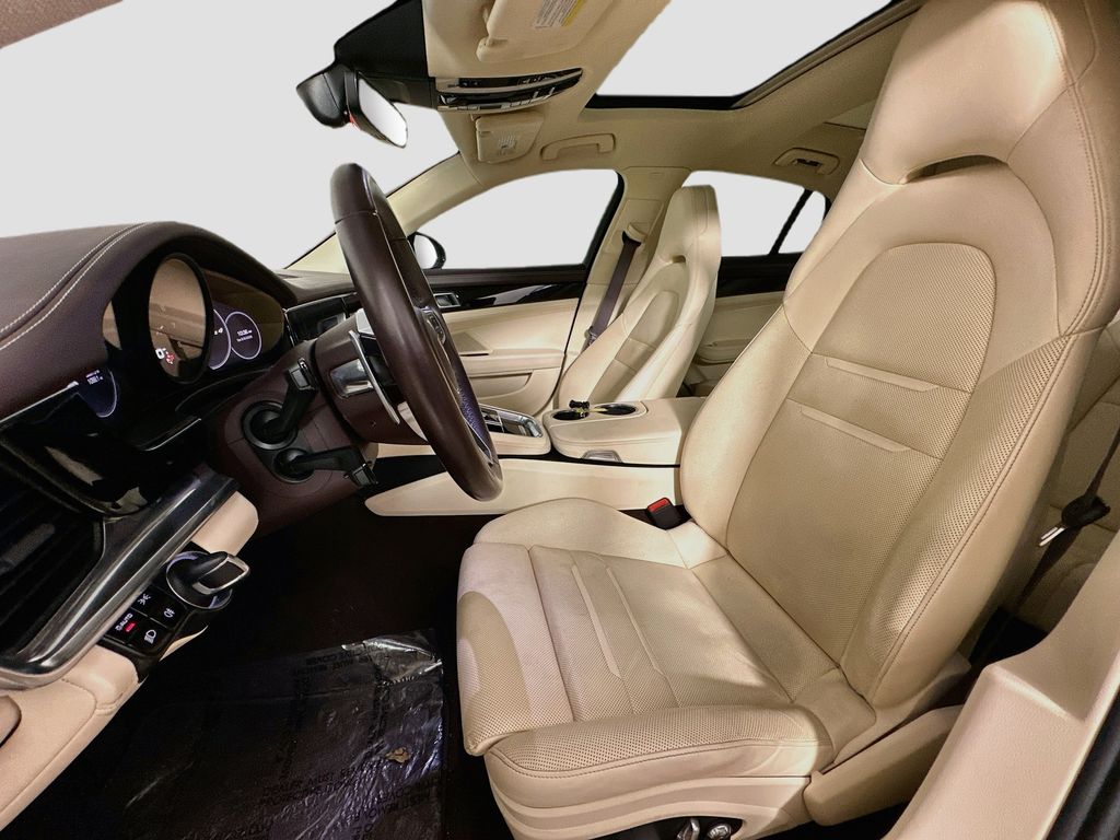 Thumbnail: 2020 Porsche Panamera - 10