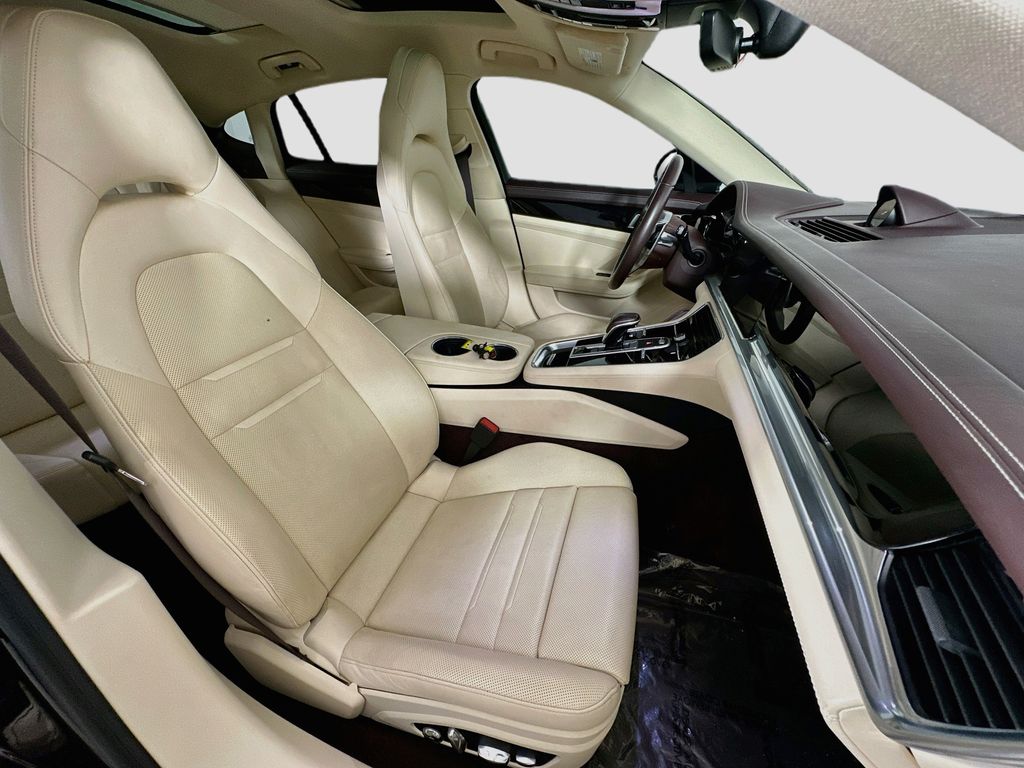 Thumbnail: 2020 Porsche Panamera - 11