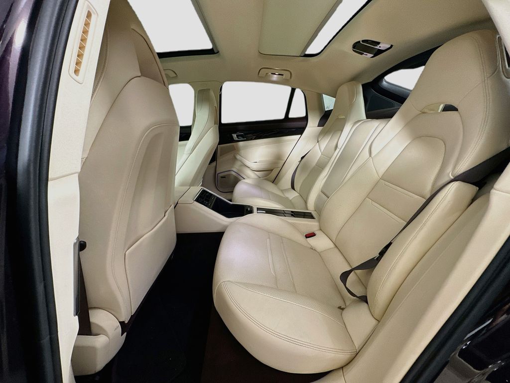 Thumbnail: 2020 Porsche Panamera - 22