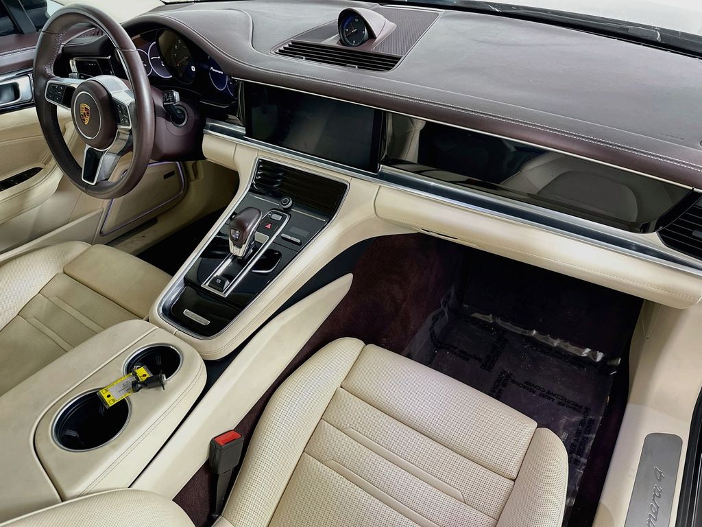 Thumbnail: 2020 Porsche Panamera - 13