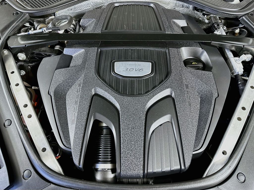 Thumbnail: 2020 Porsche Panamera - 8
