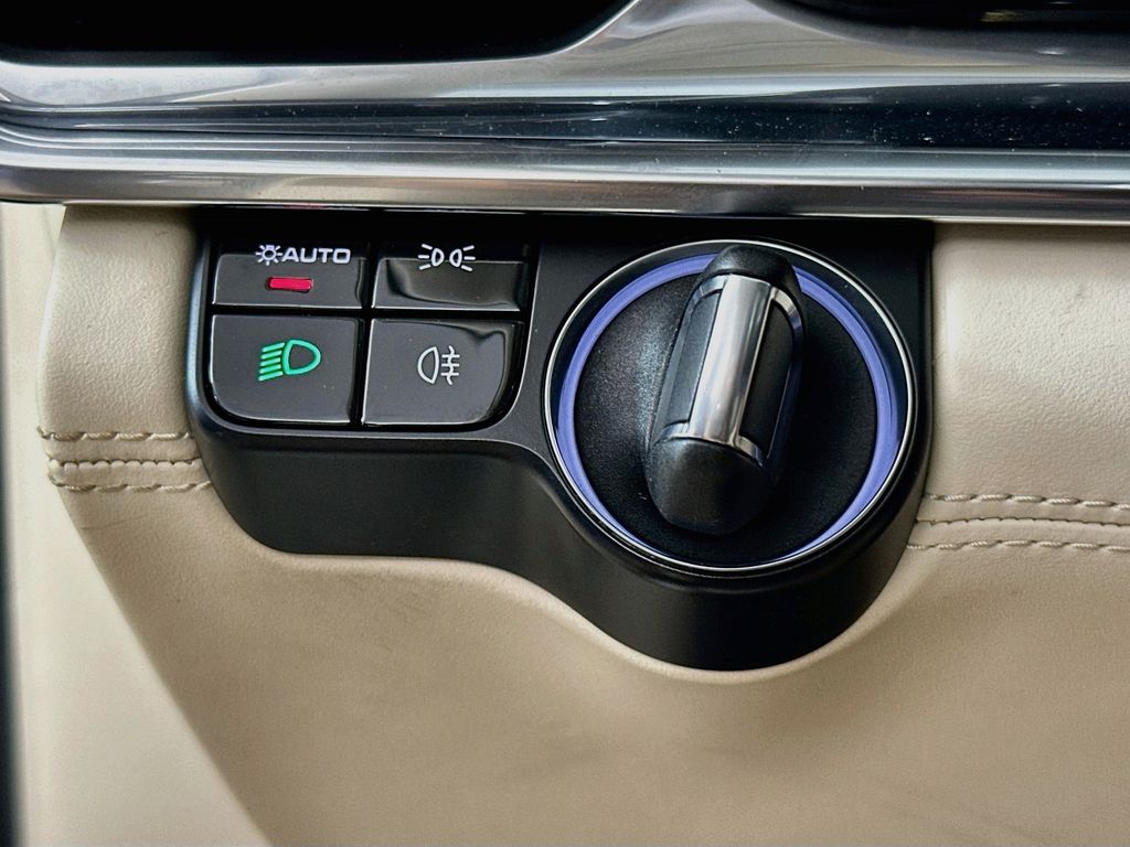 Thumbnail: 2020 Porsche Panamera - 27