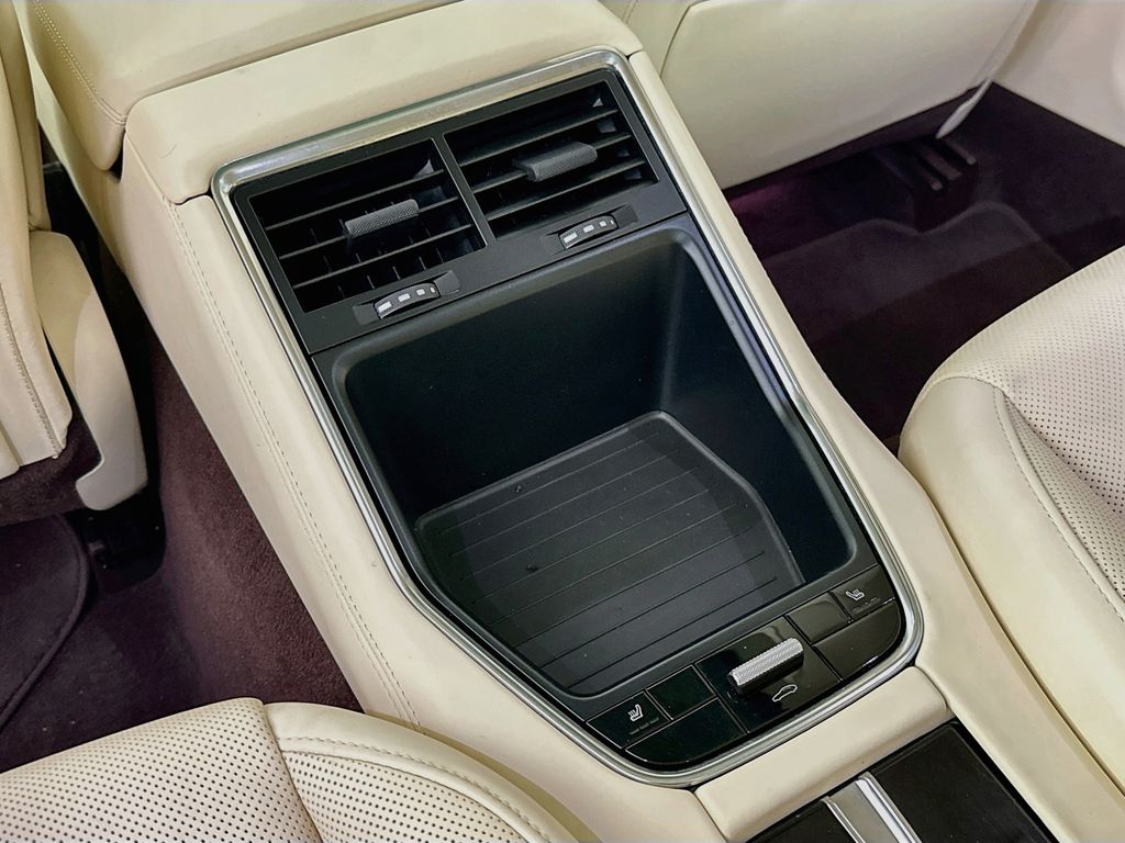 Thumbnail: 2020 Porsche Panamera - 21