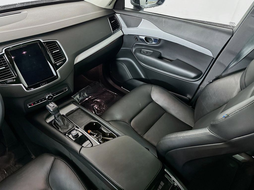 Thumbnail: 2022 Volvo XC90 - 10