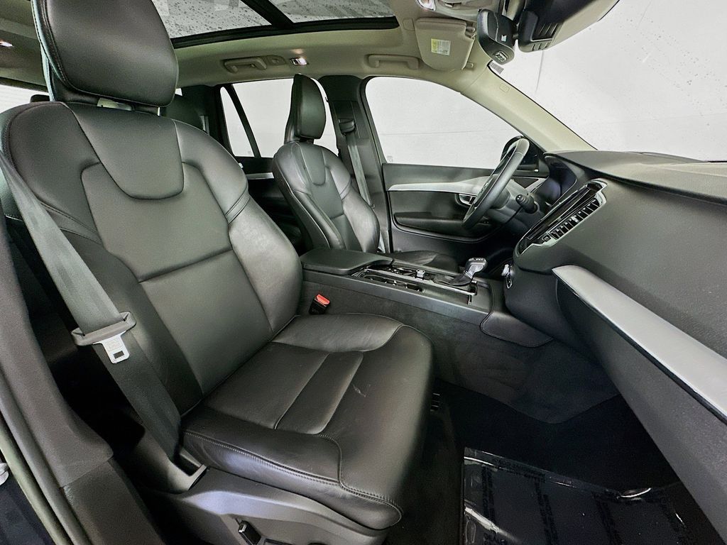 Thumbnail: 2022 Volvo XC90 - 12