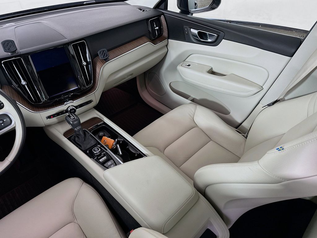 Thumbnail: 2021 Volvo XC60 - 14