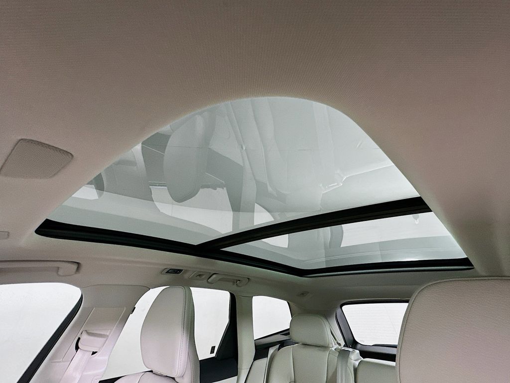 Thumbnail: 2021 Volvo XC60 - 28