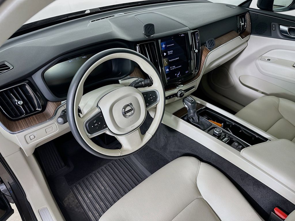 Thumbnail: 2021 Volvo XC60 - 2