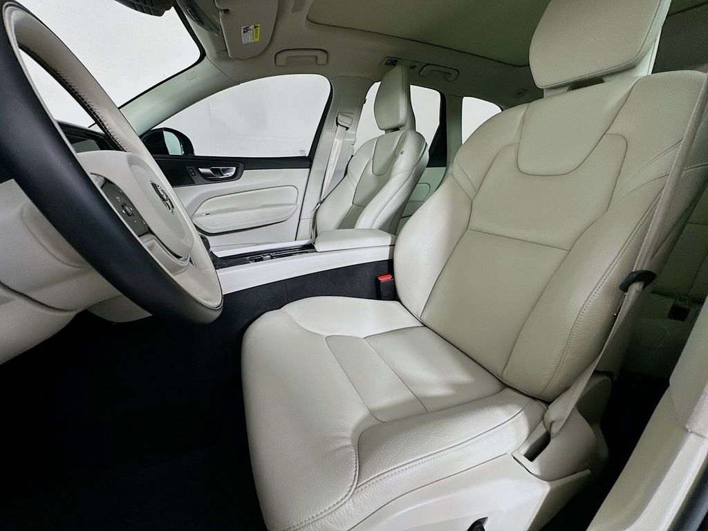 Thumbnail: 2021 Volvo XC60 - 11