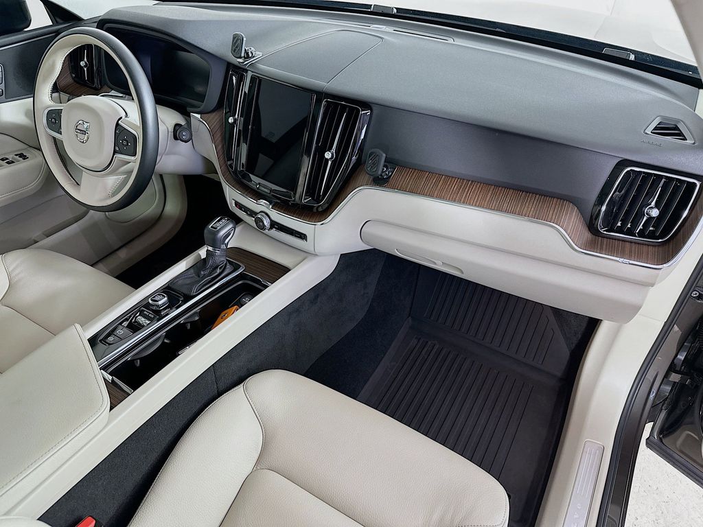 Thumbnail: 2021 Volvo XC60 - 30