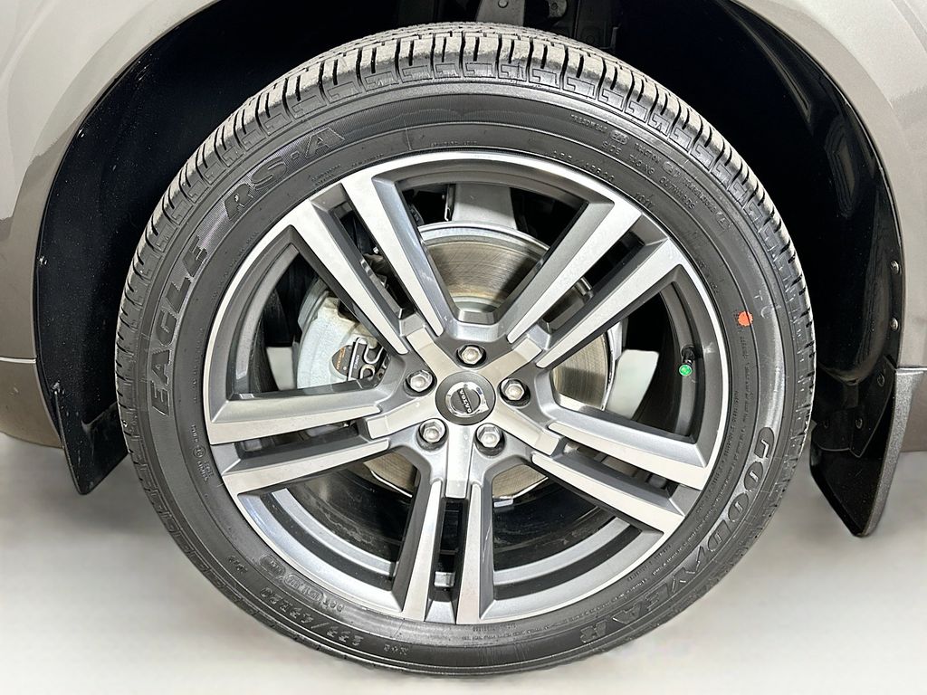 Thumbnail: 2021 Volvo XC60 - 8