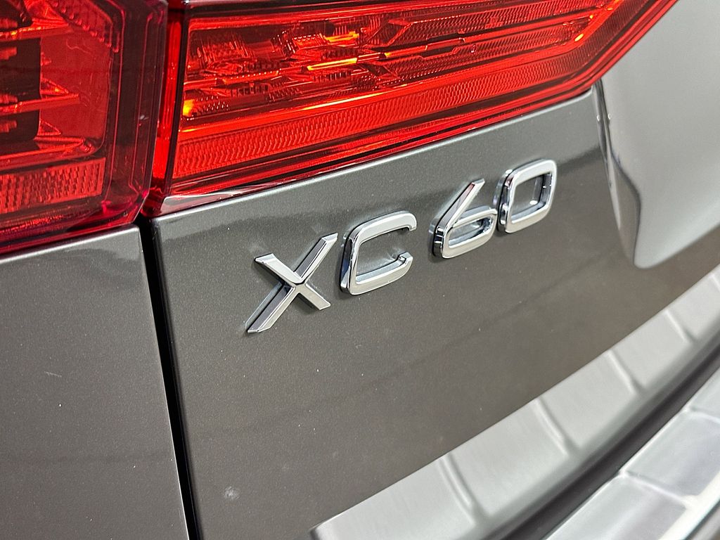 Thumbnail: 2021 Volvo XC60 - 7