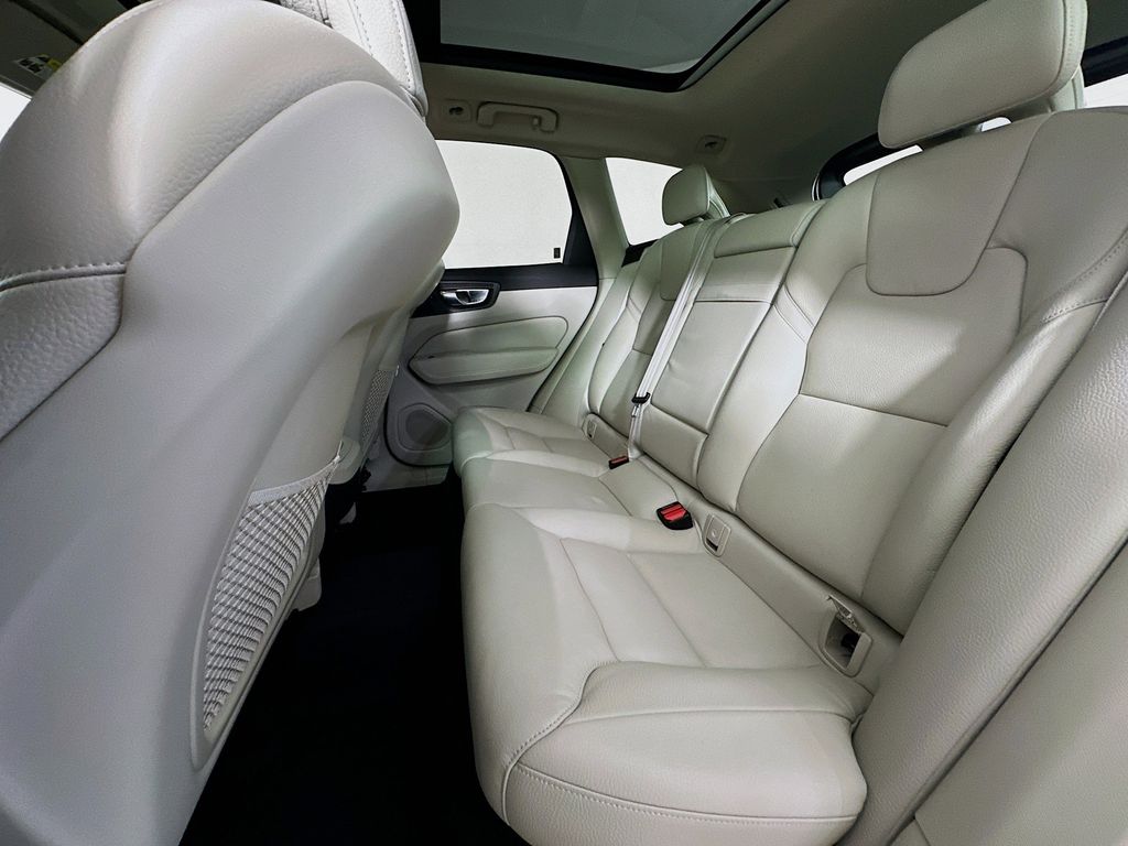 Thumbnail: 2021 Volvo XC60 - 13