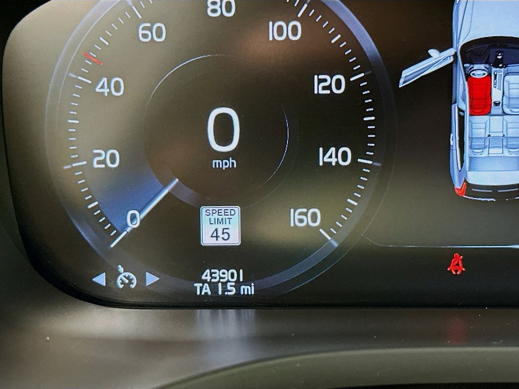 Thumbnail: 2021 Volvo XC60 - 17