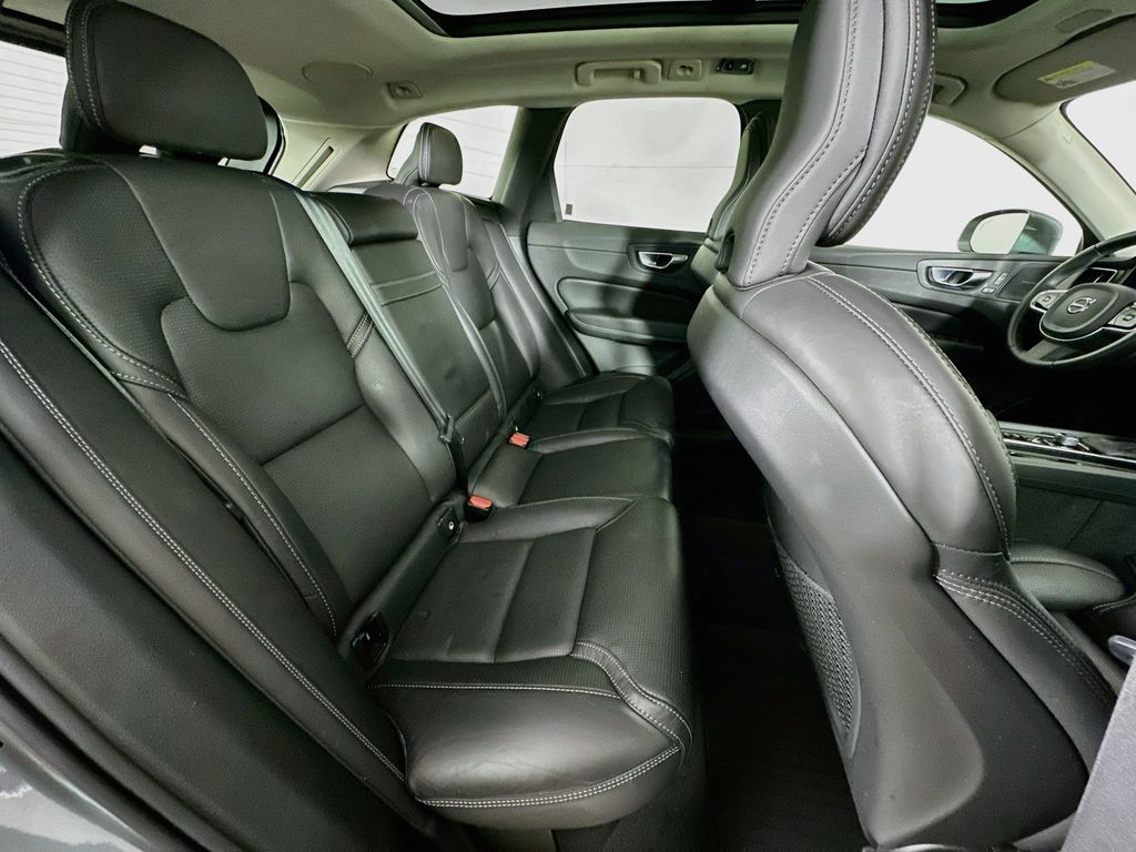 Thumbnail: 2021 Volvo XC60 - 31