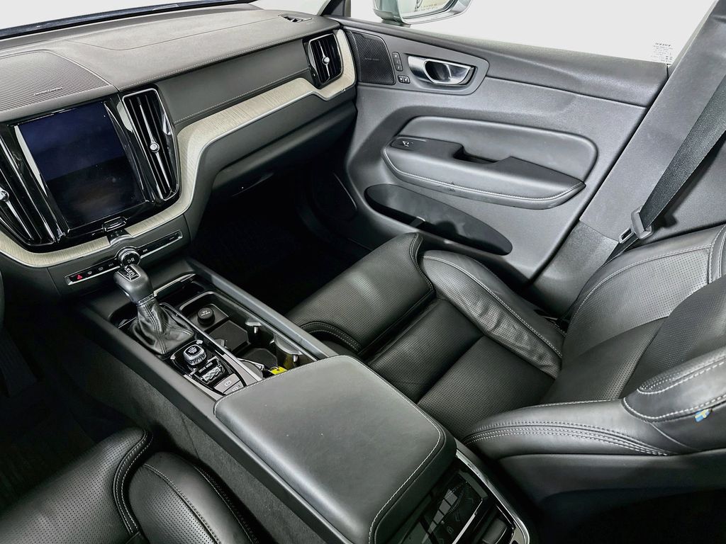 Thumbnail: 2021 Volvo XC60 - 14