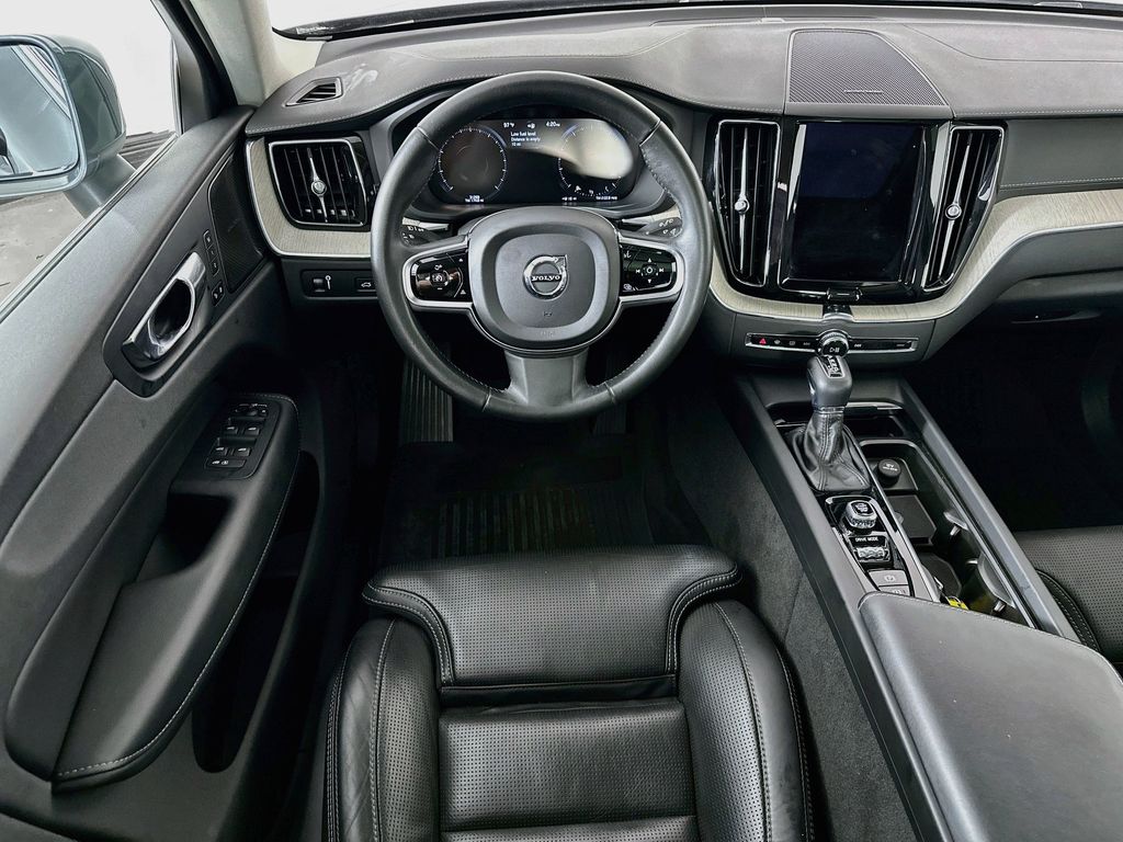 Thumbnail: 2021 Volvo XC60 - 10