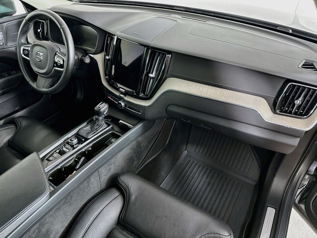 Thumbnail: 2021 Volvo XC60 - 32