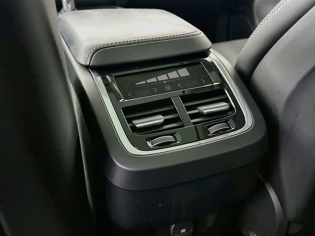 Thumbnail: 2021 Volvo XC60 - 22