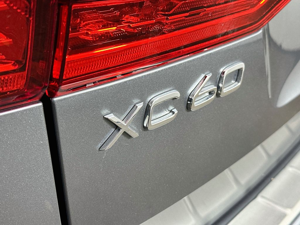 Thumbnail: 2021 Volvo XC60 - 7