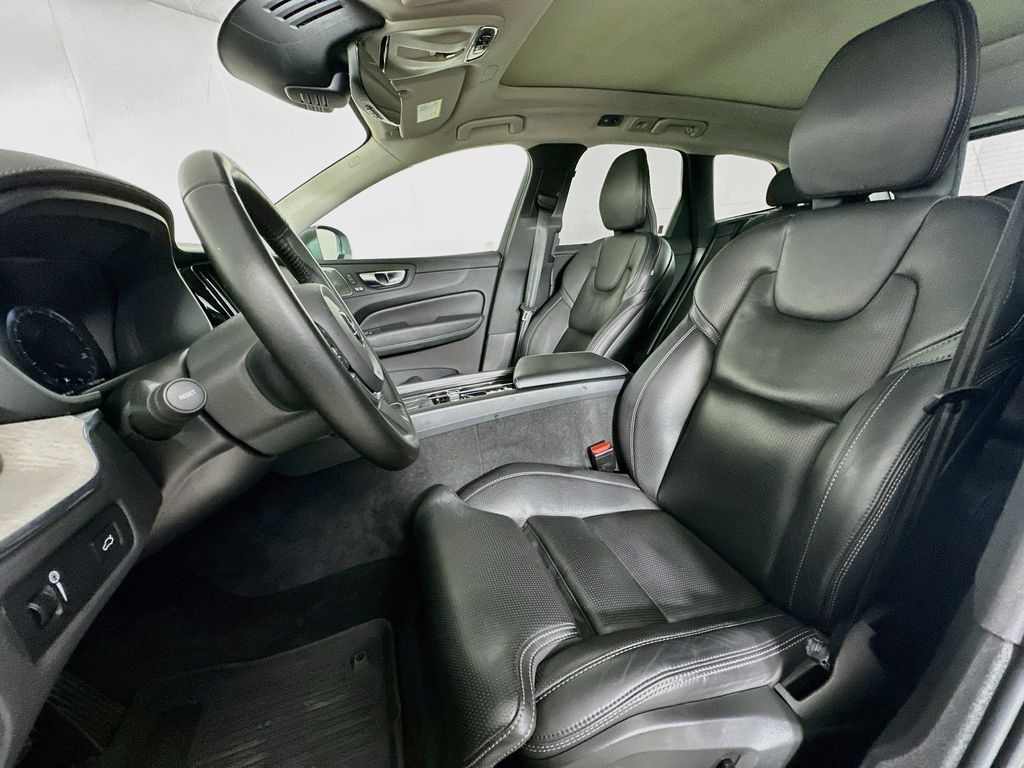 Thumbnail: 2021 Volvo XC60 - 11