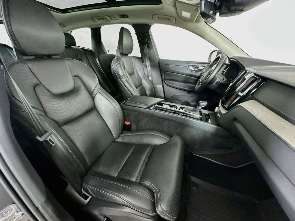 Thumbnail: 2021 Volvo XC60 - 12