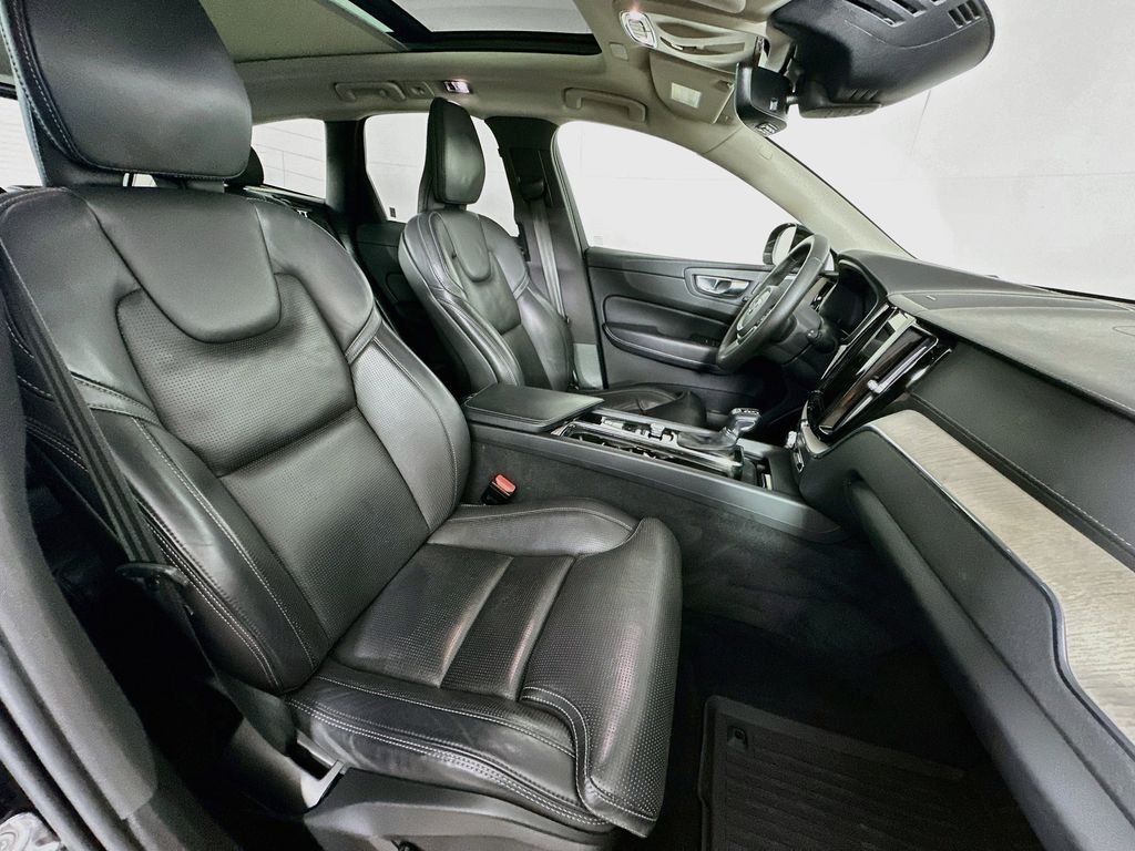 Thumbnail: 2021 Volvo XC60 - 11