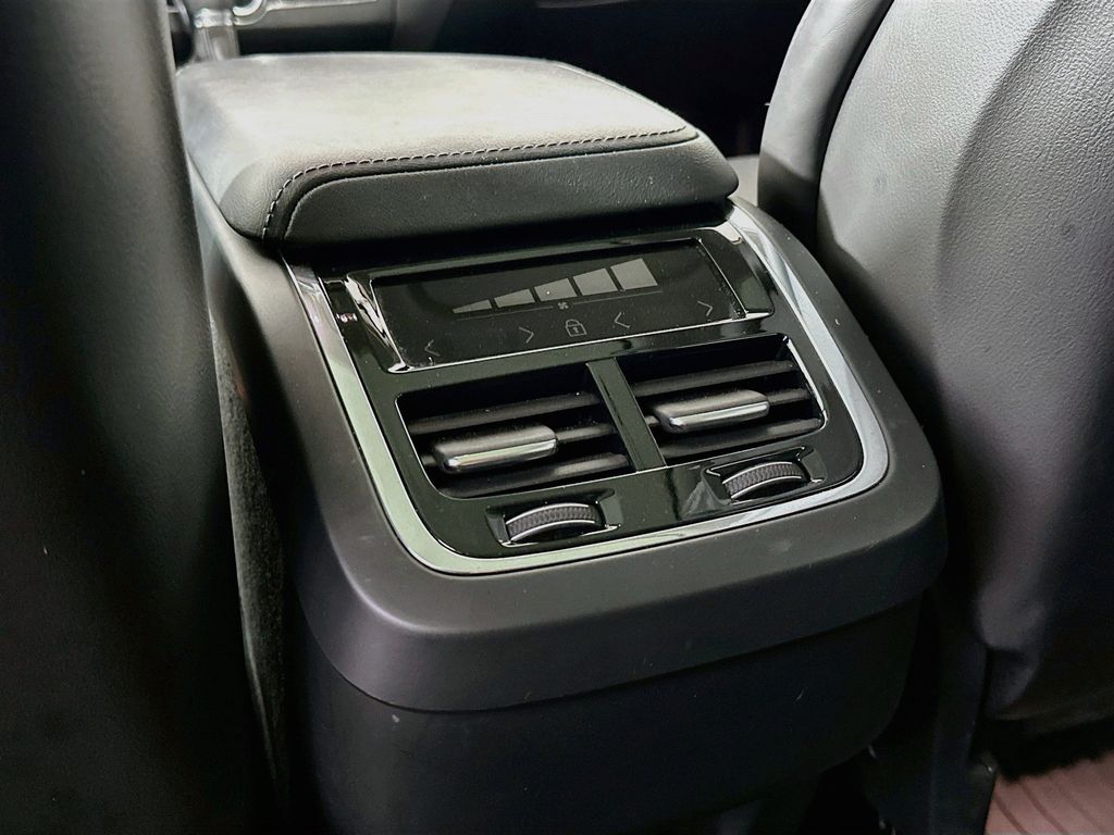 Thumbnail: 2021 Volvo XC60 - 22