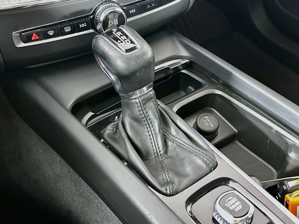 Thumbnail: 2021 Volvo XC60 - 16