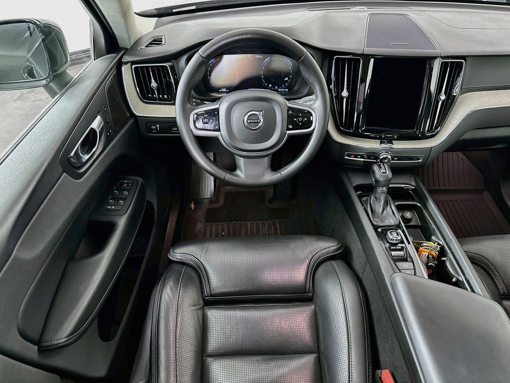 Thumbnail: 2021 Volvo XC60 - 9