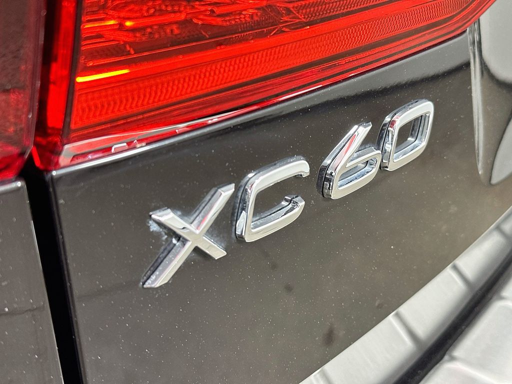 Thumbnail: 2021 Volvo XC60 - 6