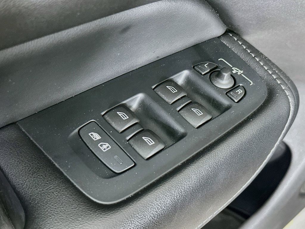 Thumbnail: 2021 Volvo XC60 - 28