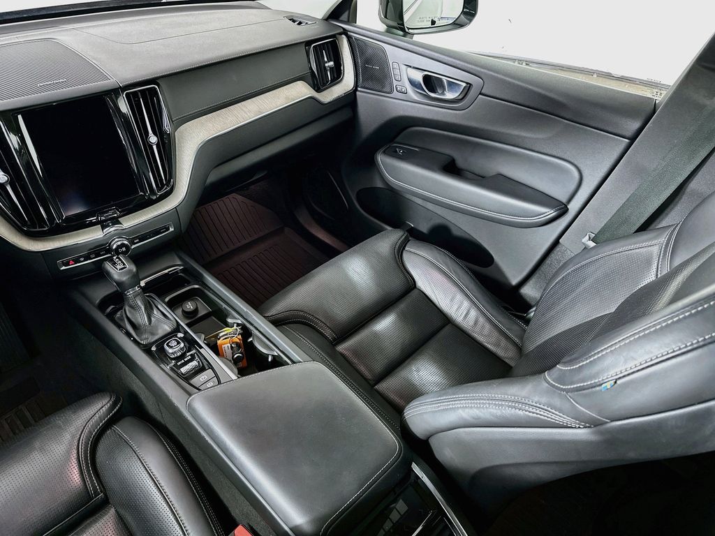 Thumbnail: 2021 Volvo XC60 - 13