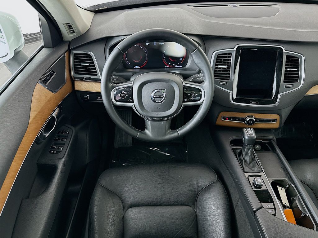 Thumbnail: 2022 Volvo XC90 - 10