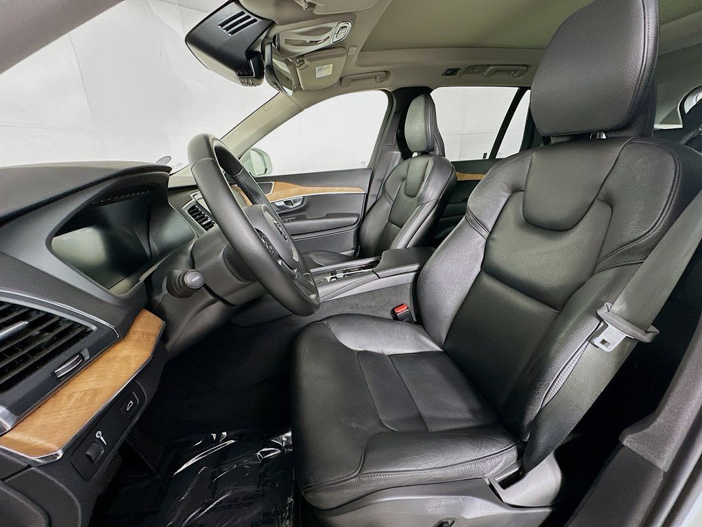 Thumbnail: 2022 Volvo XC90 - 11