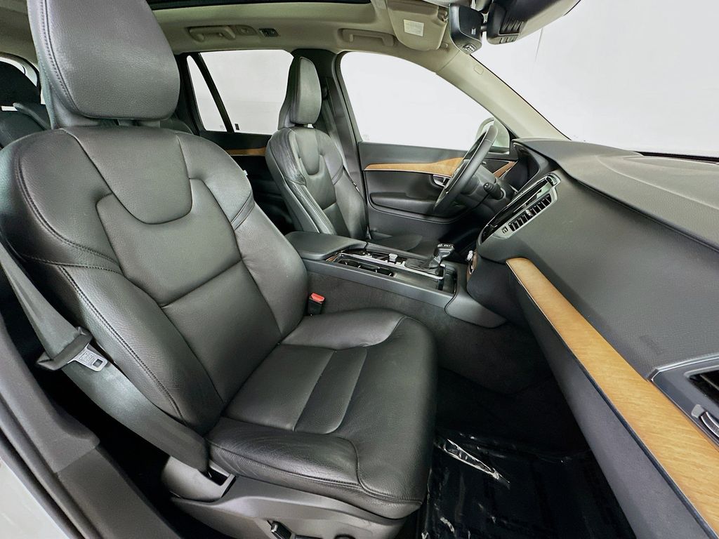 Thumbnail: 2022 Volvo XC90 - 12