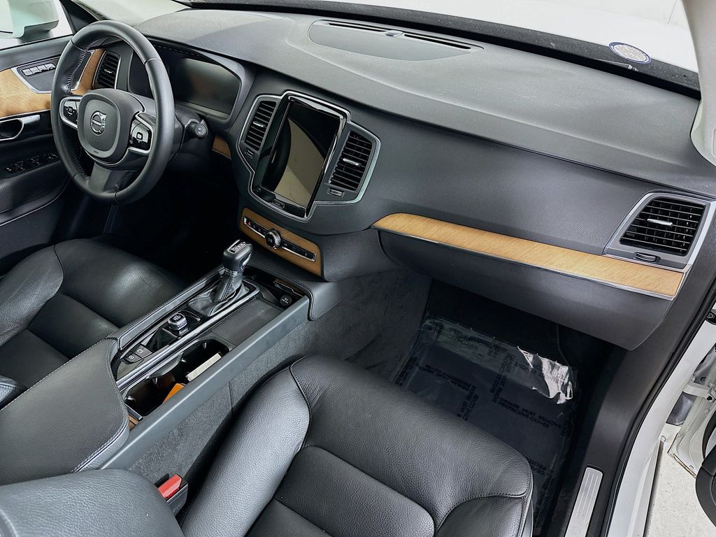 Thumbnail: 2022 Volvo XC90 - 33